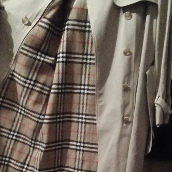 Burberry Beige Trench Coat with Plaid Lining